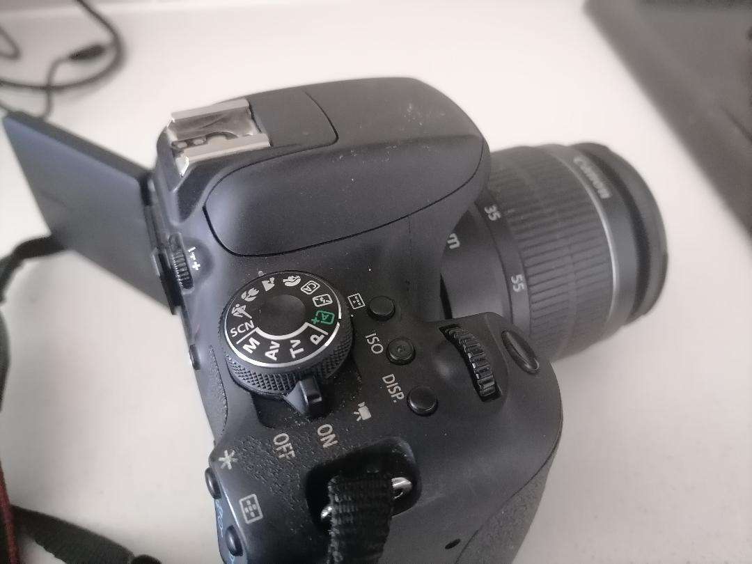 Canon EOS 750d Digital SLR Camera with 18-55MM LENS *UNTESTED*