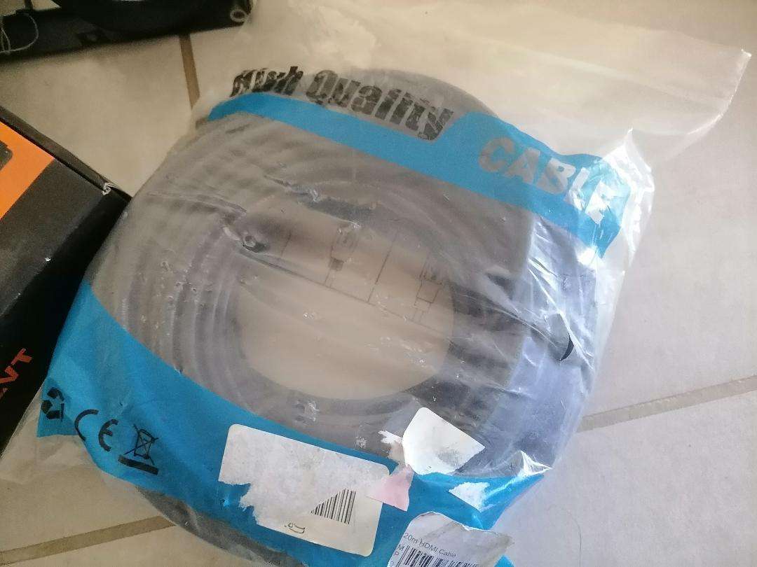 BULK LOT OF ELECTRONICS*ONE BID FOR THE LOT AS PER PICS*