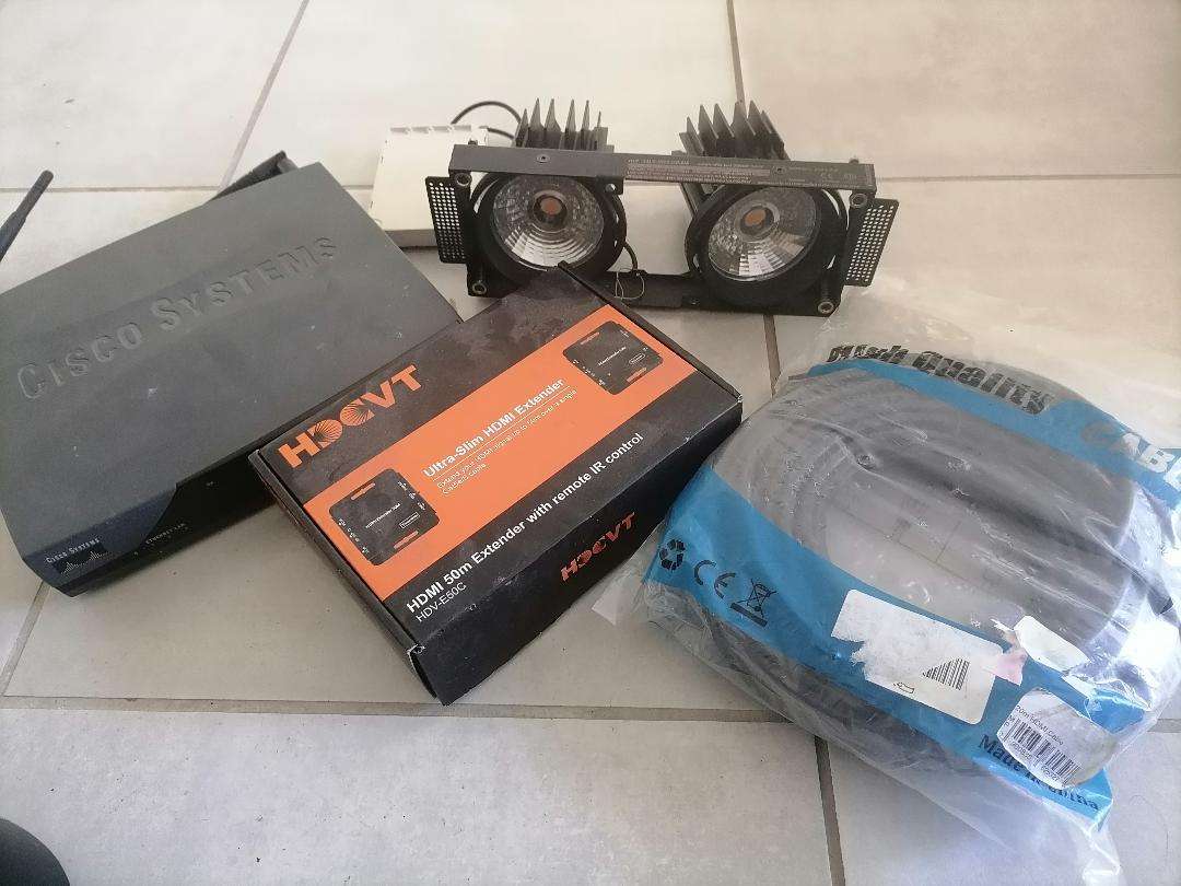 BULK LOT OF ELECTRONICS*ONE BID FOR THE LOT AS PER PICS*