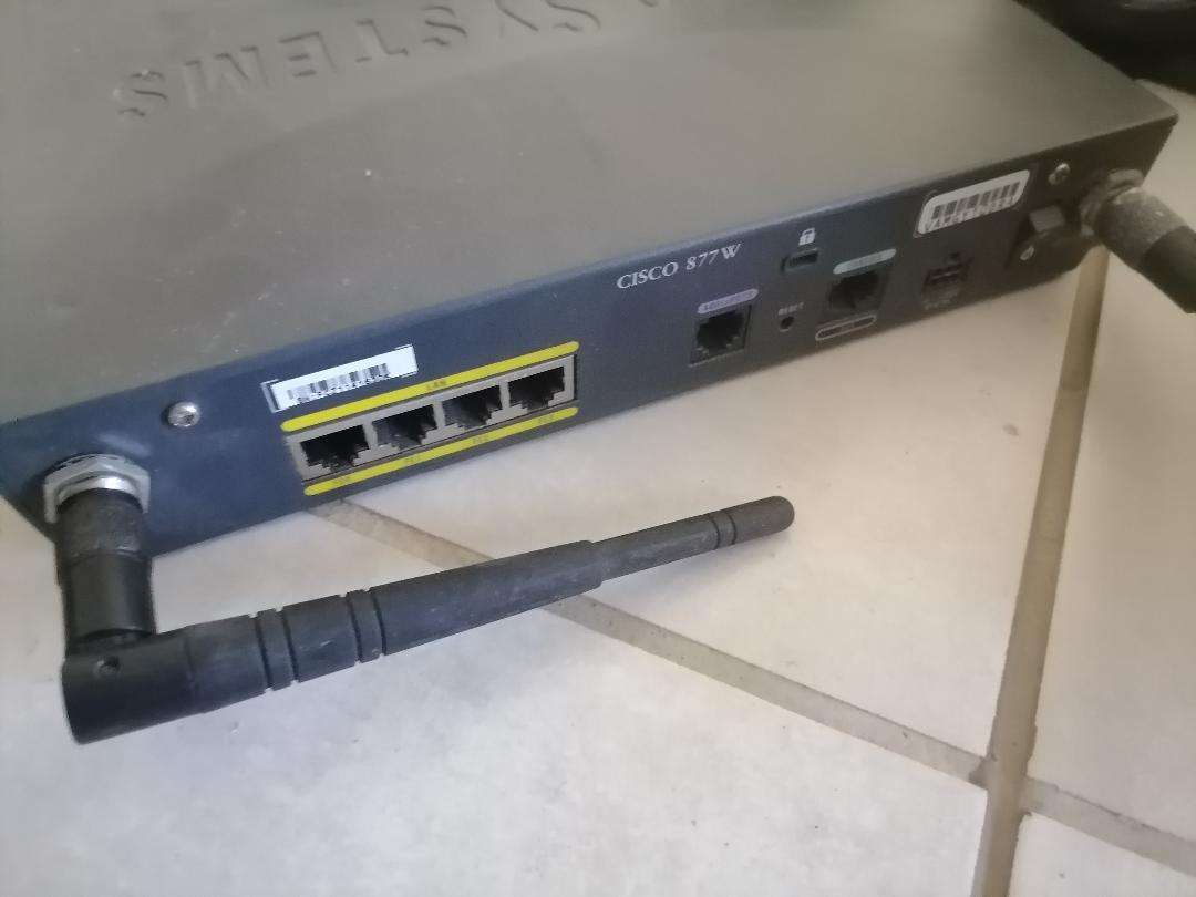 BULK LOT OF ELECTRONICS*ONE BID FOR THE LOT AS PER PICS*