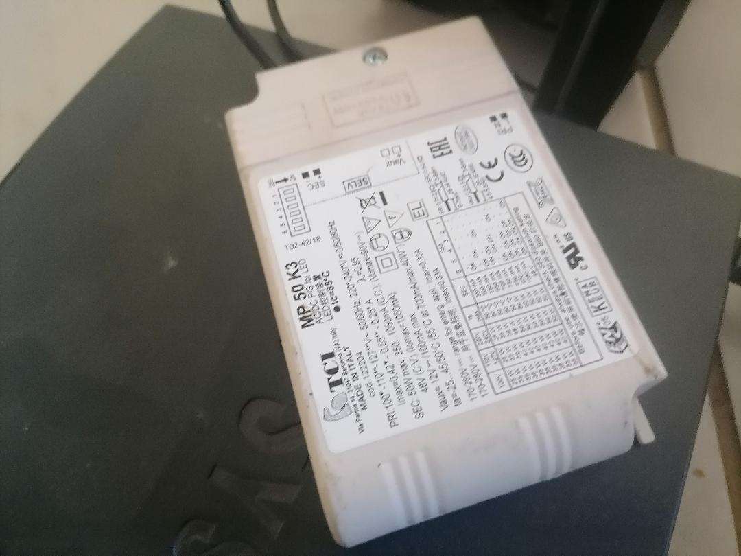 BULK LOT OF ELECTRONICS*ONE BID FOR THE LOT AS PER PICS*