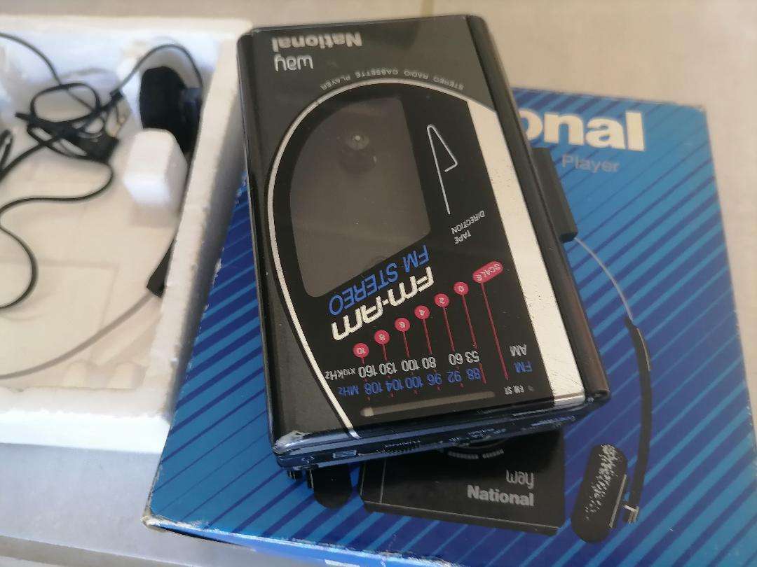 *VINTAGE COLLECTORS ITEM*NATIONAL RX-SA60 WALKMAN*WORKING IN BOX*PERFECT CONDITION