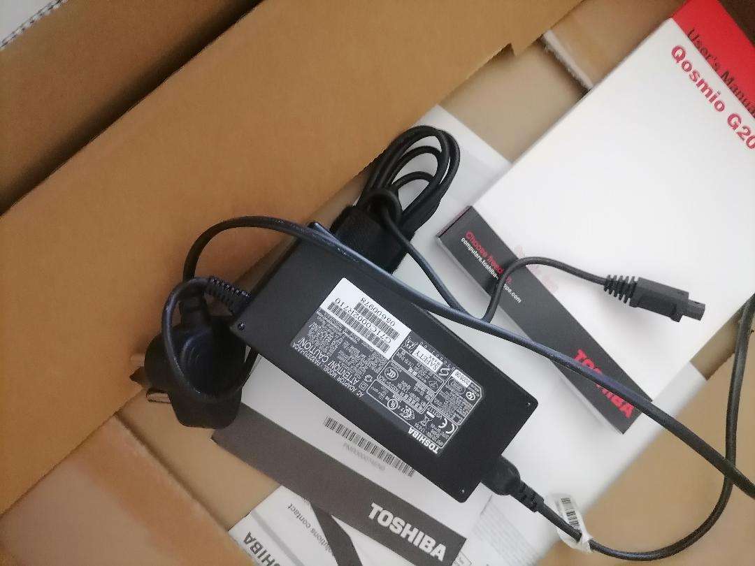 *COLLECTORS LAPTOP*NEW TOSHIBA QOSMIO G20-110 IN BOX WITH MANY ACCESSORIES**