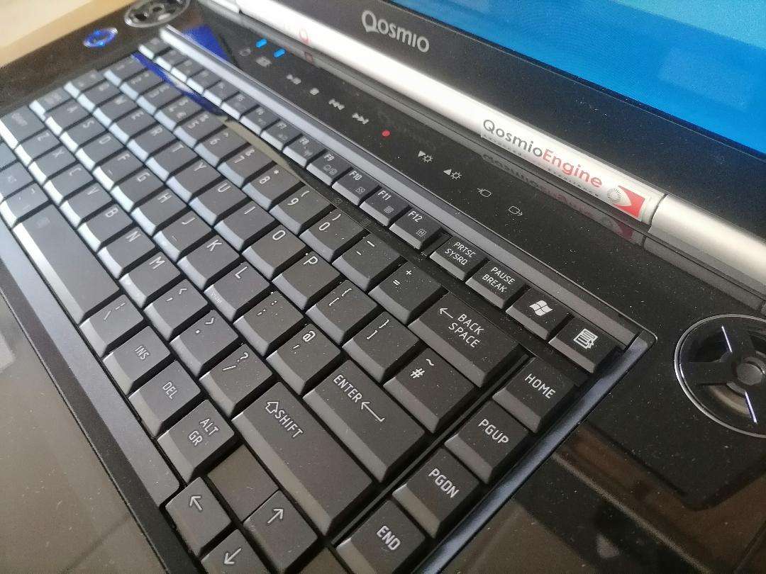 *COLLECTORS LAPTOP*NEW TOSHIBA QOSMIO G20-110 IN BOX WITH MANY ACCESSORIES**