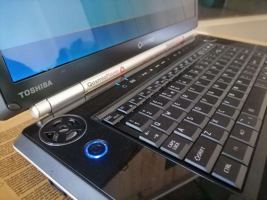 *COLLECTORS LAPTOP*NEW TOSHIBA QOSMIO G20-110 IN BOX WITH MANY ACCESSORIES**