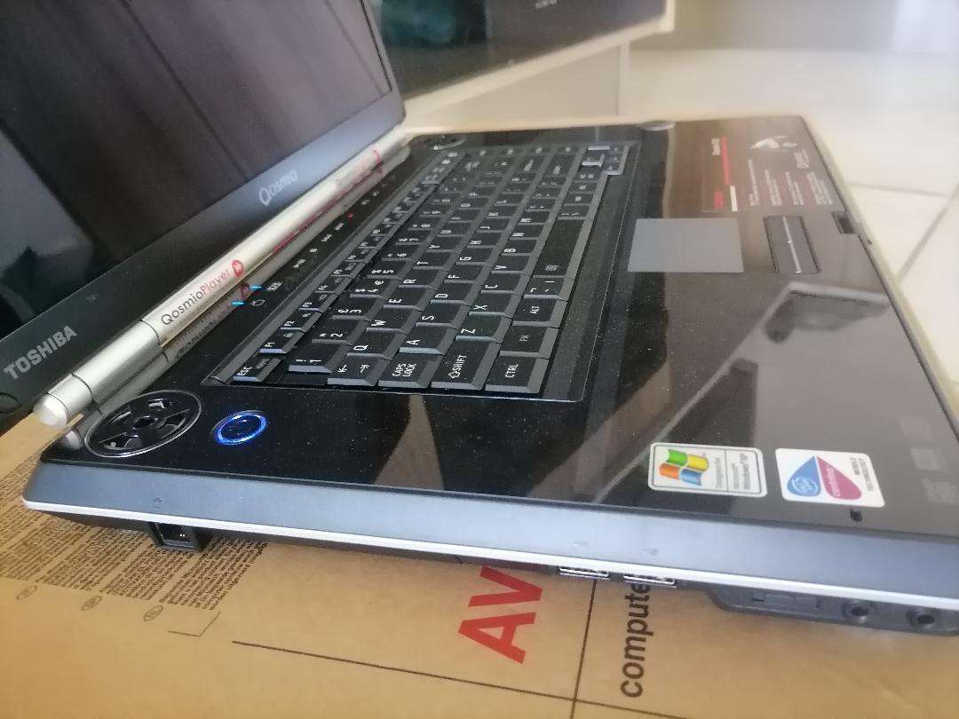 *COLLECTORS LAPTOP*NEW TOSHIBA QOSMIO G20-110 IN BOX WITH MANY ACCESSORIES**