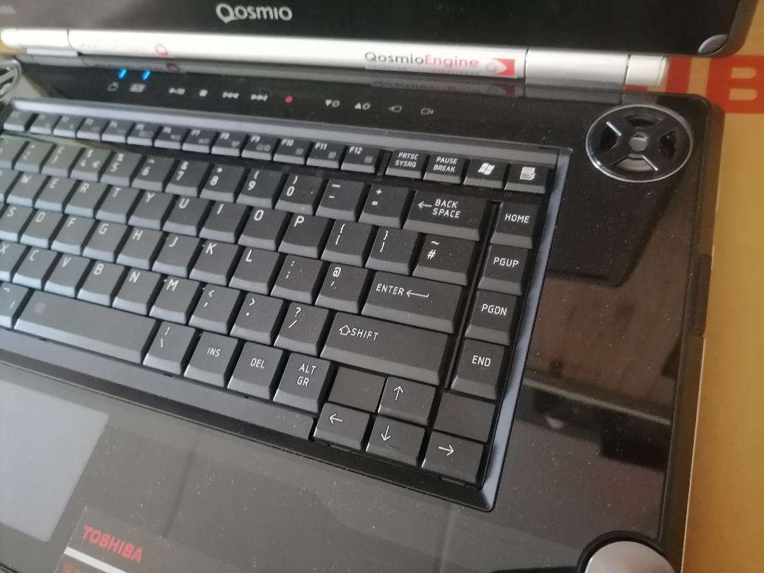 *COLLECTORS LAPTOP*NEW TOSHIBA QOSMIO G20-110 IN BOX WITH MANY ACCESSORIES**