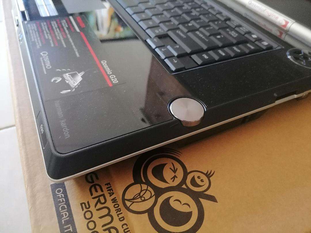 *COLLECTORS LAPTOP*NEW TOSHIBA QOSMIO G20-110 IN BOX WITH MANY ACCESSORIES**