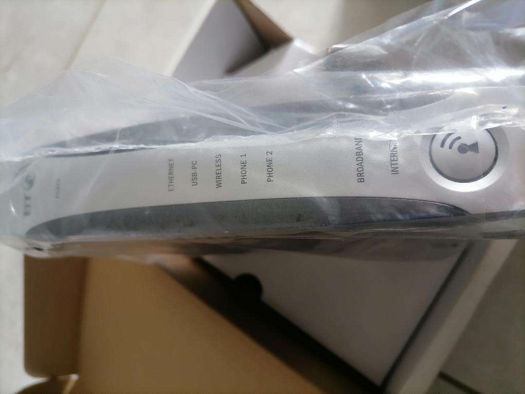 2Wire 2700HG-B 2700HGB 4-Port 10/100 Wireless G Router BT Wi-Fi Gateway