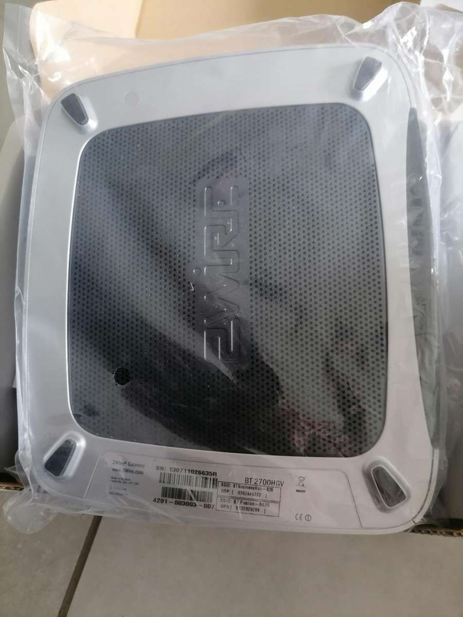 2Wire 2700HG-B 2700HGB 4-Port 10/100 Wireless G Router BT Wi-Fi Gateway