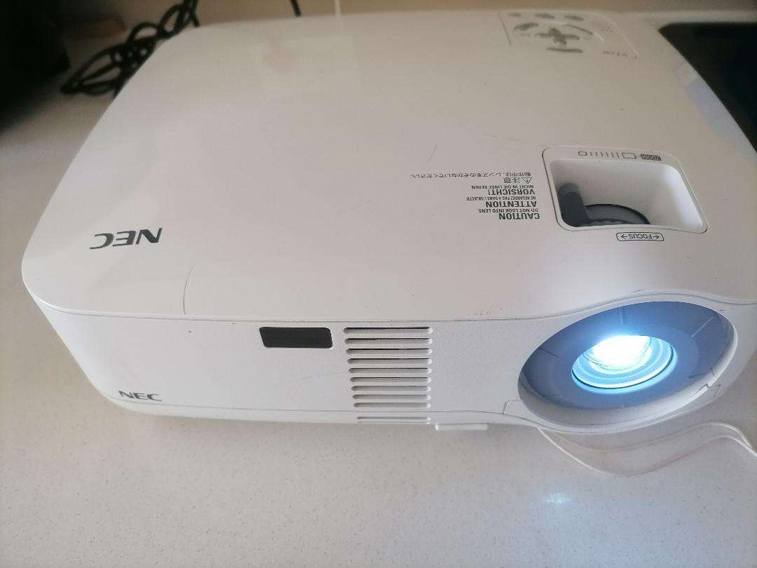 NEC VT 490 3LCD  2000-Lumen Projector