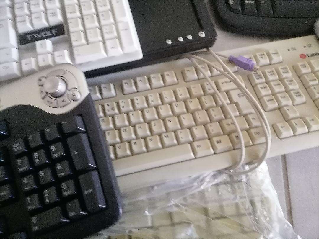 LOT OF COMPUTER ELECTRONICS