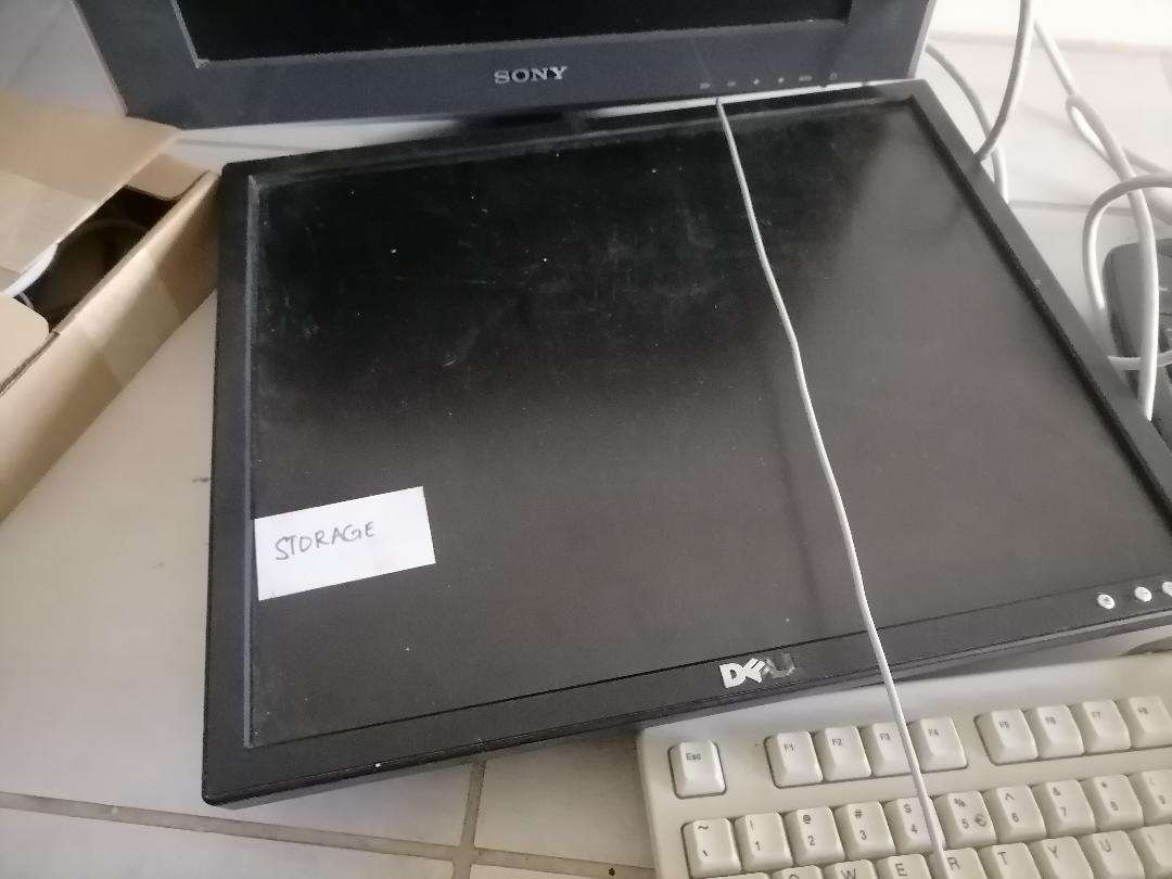 LOT OF COMPUTER ELECTRONICS