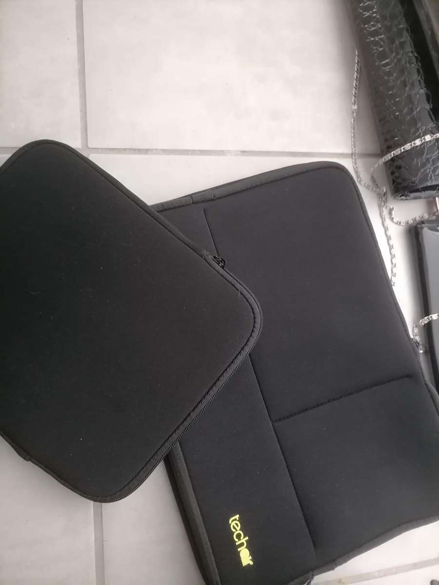 **LOT OF LAPTOP BAGS,TABLET POUCHES,ETC