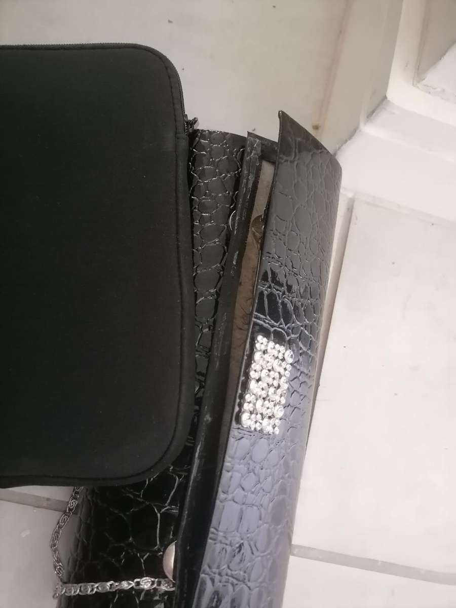 **LOT OF LAPTOP BAGS,TABLET POUCHES,ETC