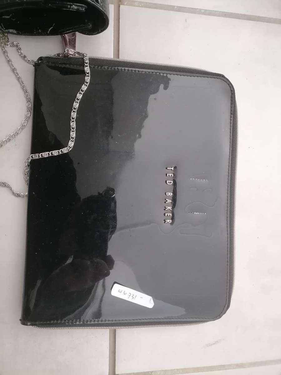 **LOT OF LAPTOP BAGS,TABLET POUCHES,ETC