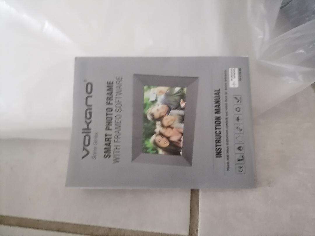 Volkano Scene Series Smart Photo Frame with built-in Frameo Software VK-5150-BK