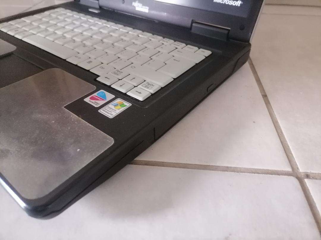 FUJITSU SIEMENS AMILO PRO LAPTOP