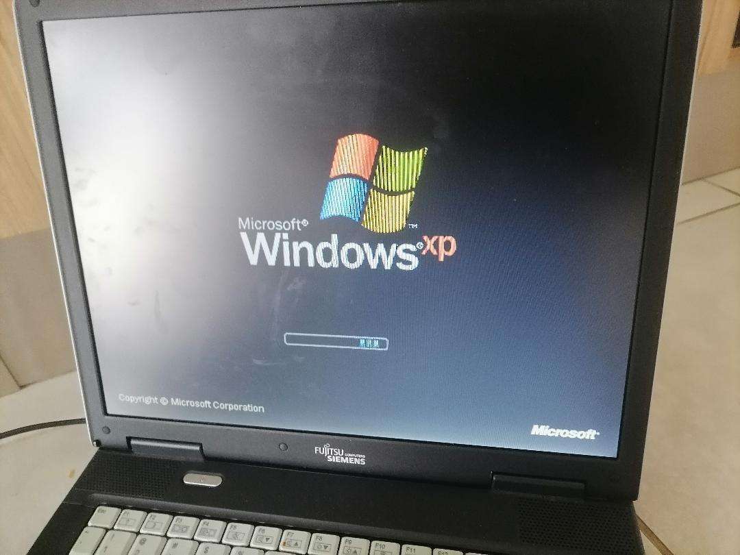 FUJITSU SIEMENS AMILO PRO LAPTOP