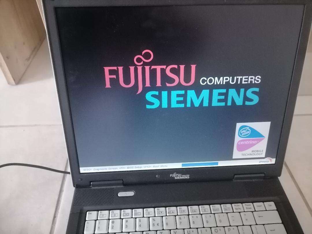 FUJITSU SIEMENS AMILO PRO LAPTOP