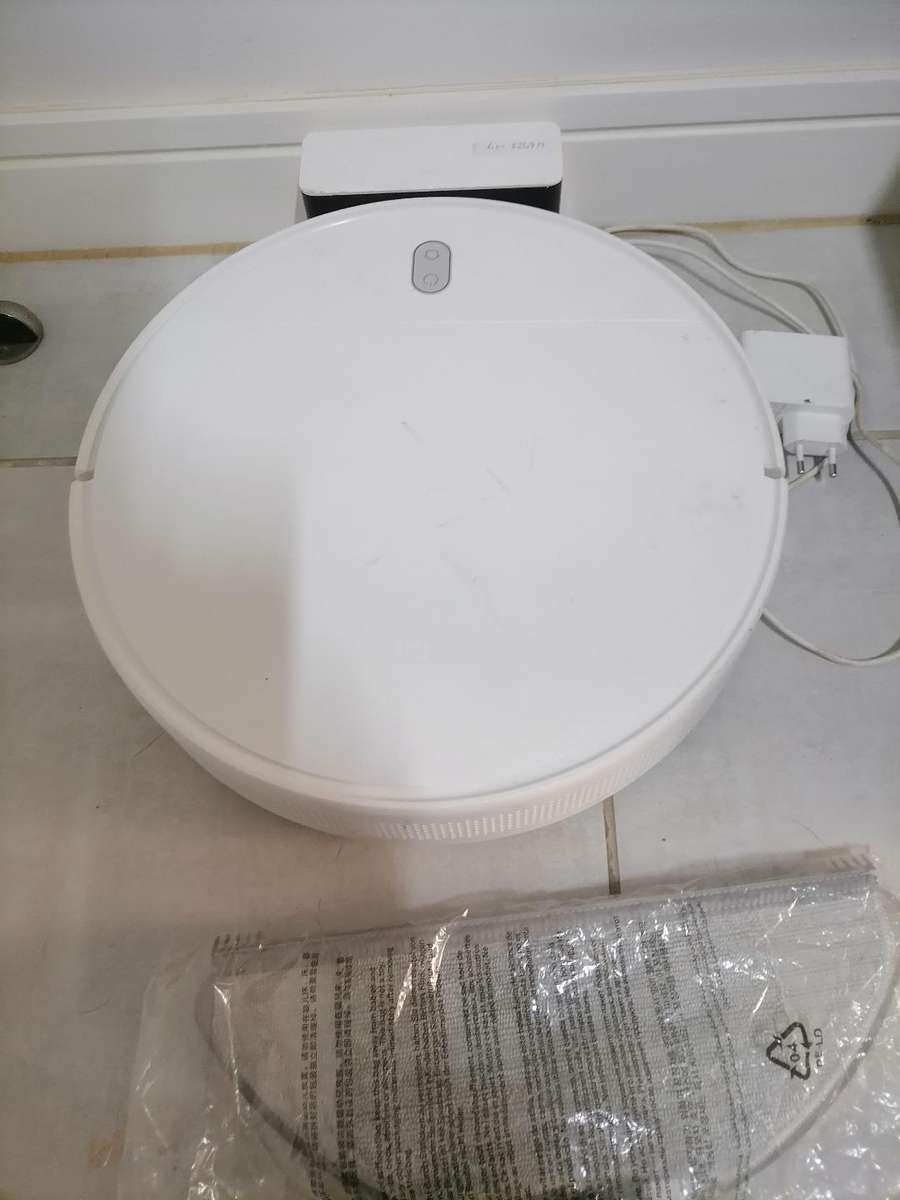 XIAOMI MI MOP ESSENTIAL ROBOT VAC WITH CHARGING STATION