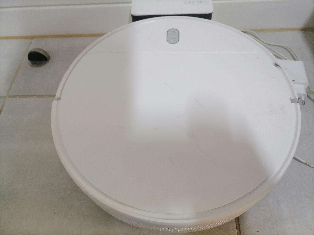 XIAOMI MI MOP ESSENTIAL ROBOT VAC WITH CHARGING STATION