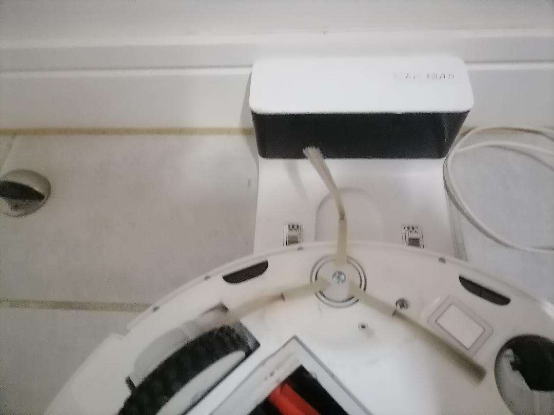 XIAOMI MI MOP ESSENTIAL ROBOT VAC WITH CHARGING STATION