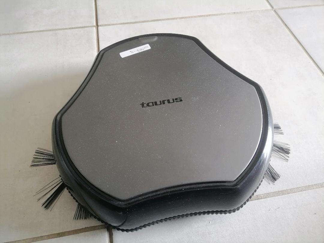 Taurus Hexa Striker Robot Vacuum