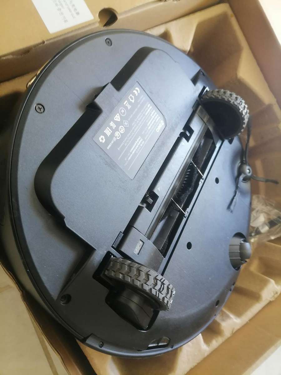 360 S7 Pro Robot Vacuum with attachments and charging station