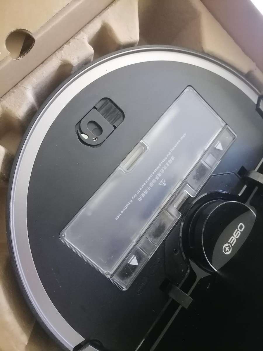 360 S7 Pro Robot Vacuum with attachments and charging station