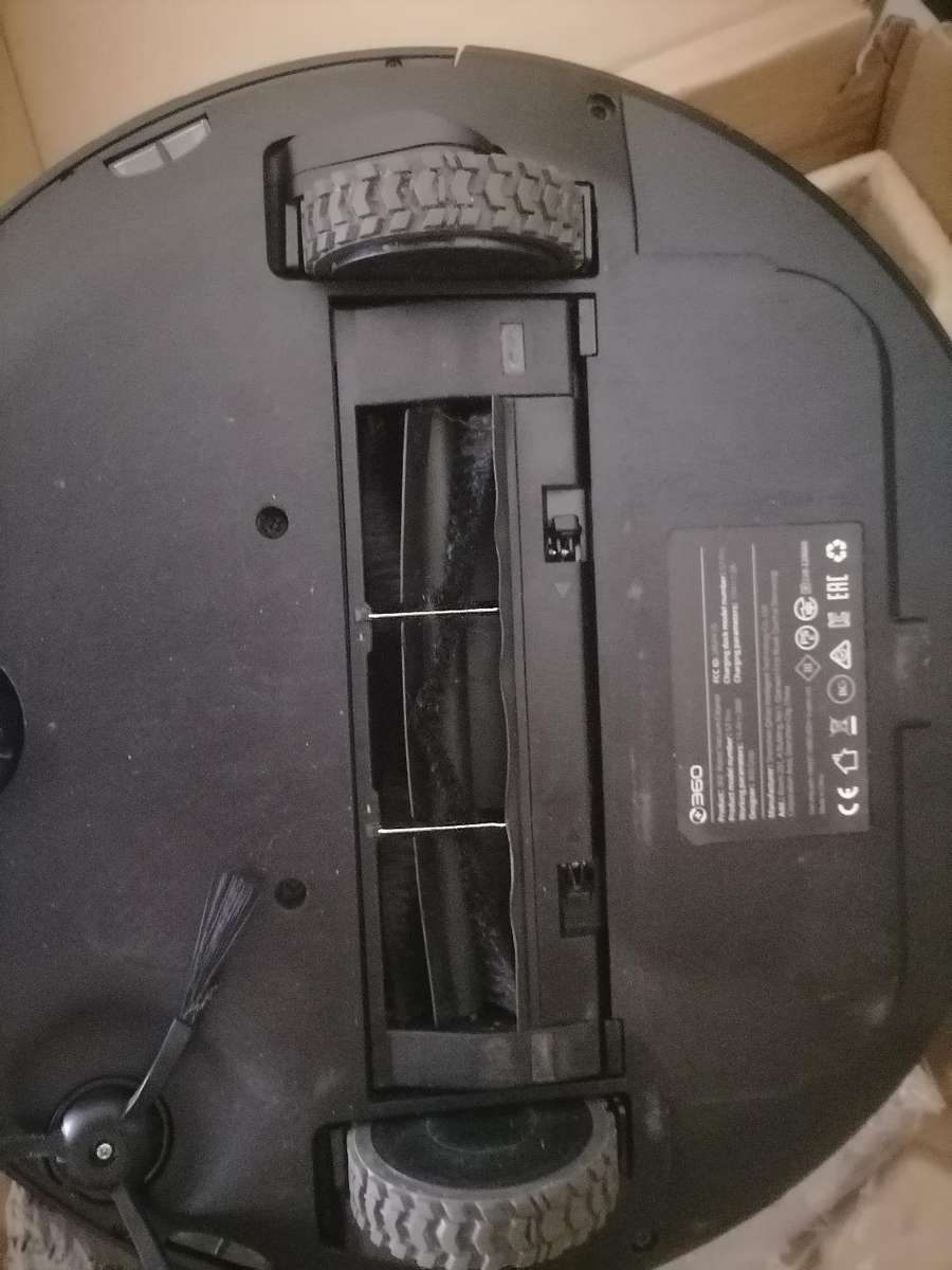 360 S7 Pro Robot Vacuum with attachments and charging station