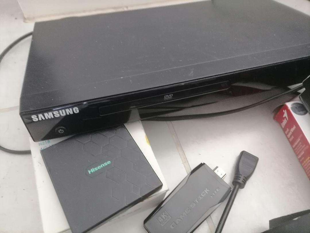 Bulk lot of electronics - one bid for the lot