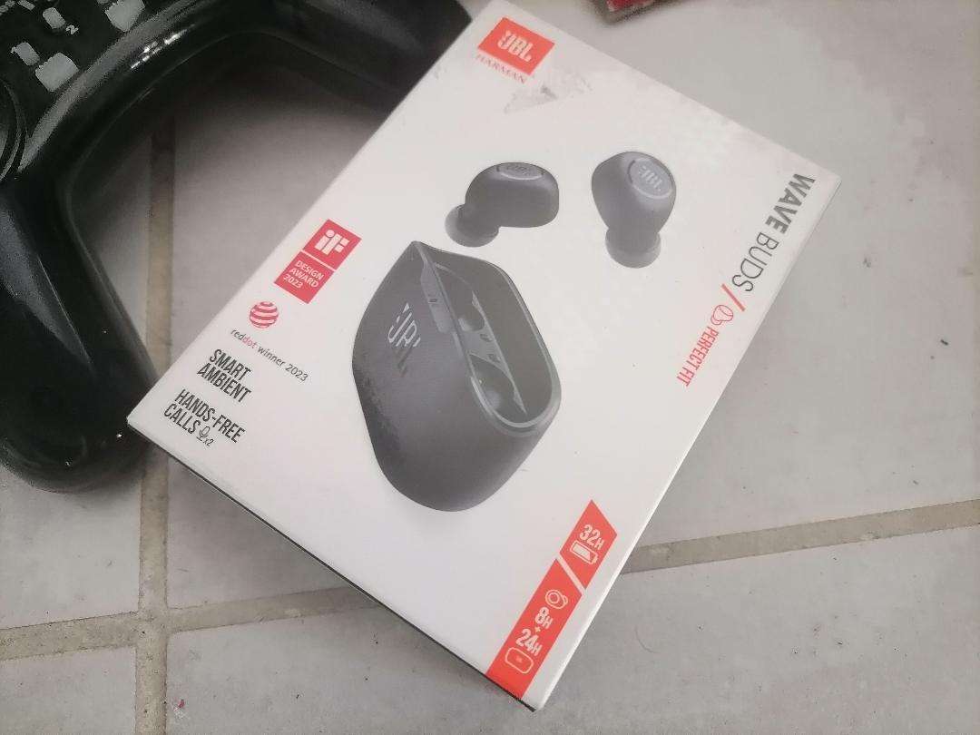 Bulk lot of electronics - one bid for the lot