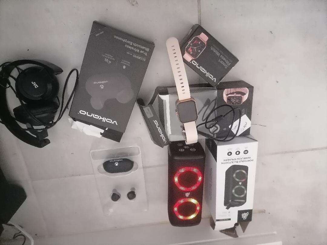 Bulk lot of electronics