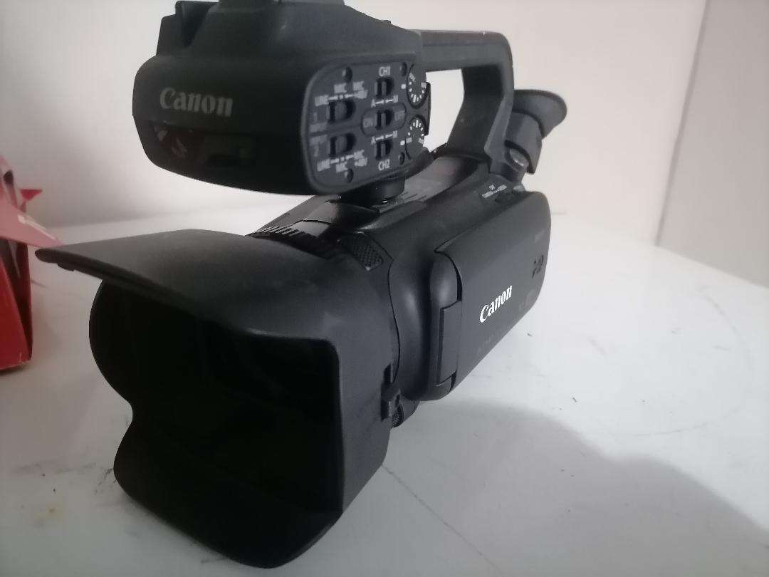 CANNON XA25 PROFESSIONAL HD CAMCORDER