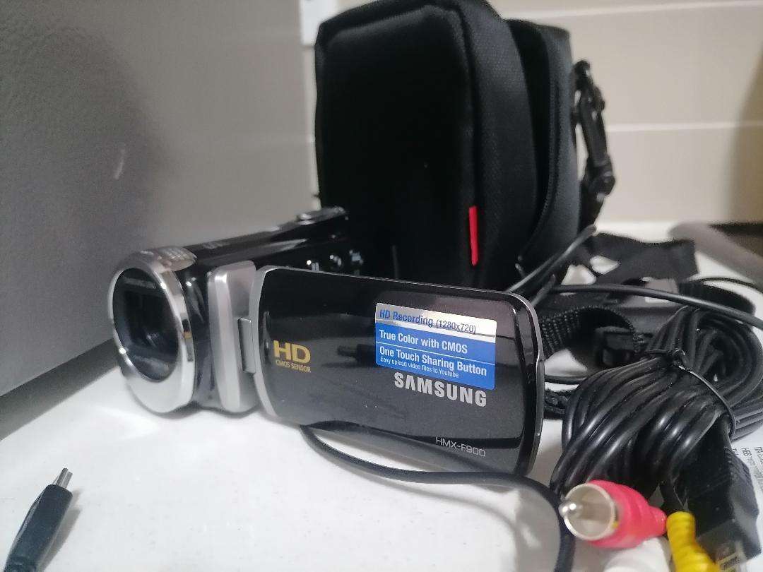 Samsung HMX-F900 Camcorder/Camera with Charger, Bag, Cables, Manual
