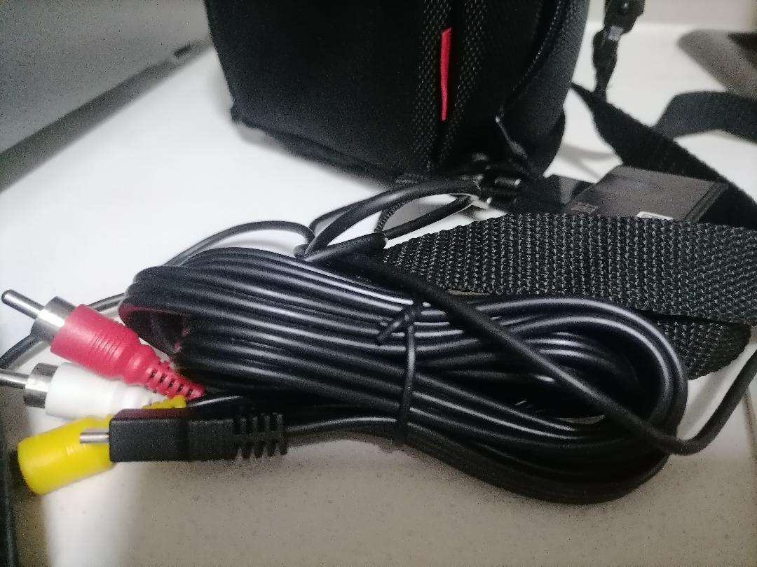 Samsung HMX-F900 Camcorder/Camera with Charger, Bag, Cables, Manual