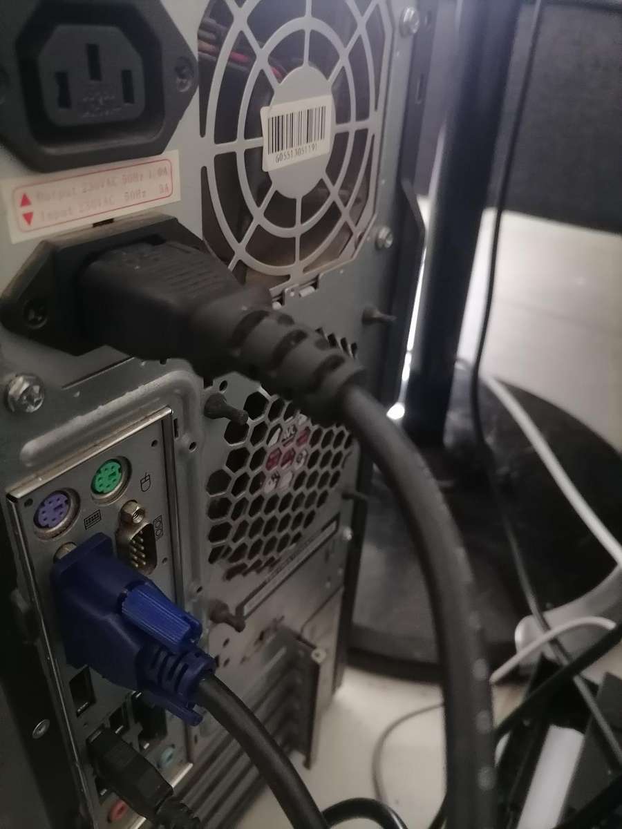 Lenovo Duo Core PC Desktop with Fujitsu 20 Inch LCD Screen + Keyboard/Mouse