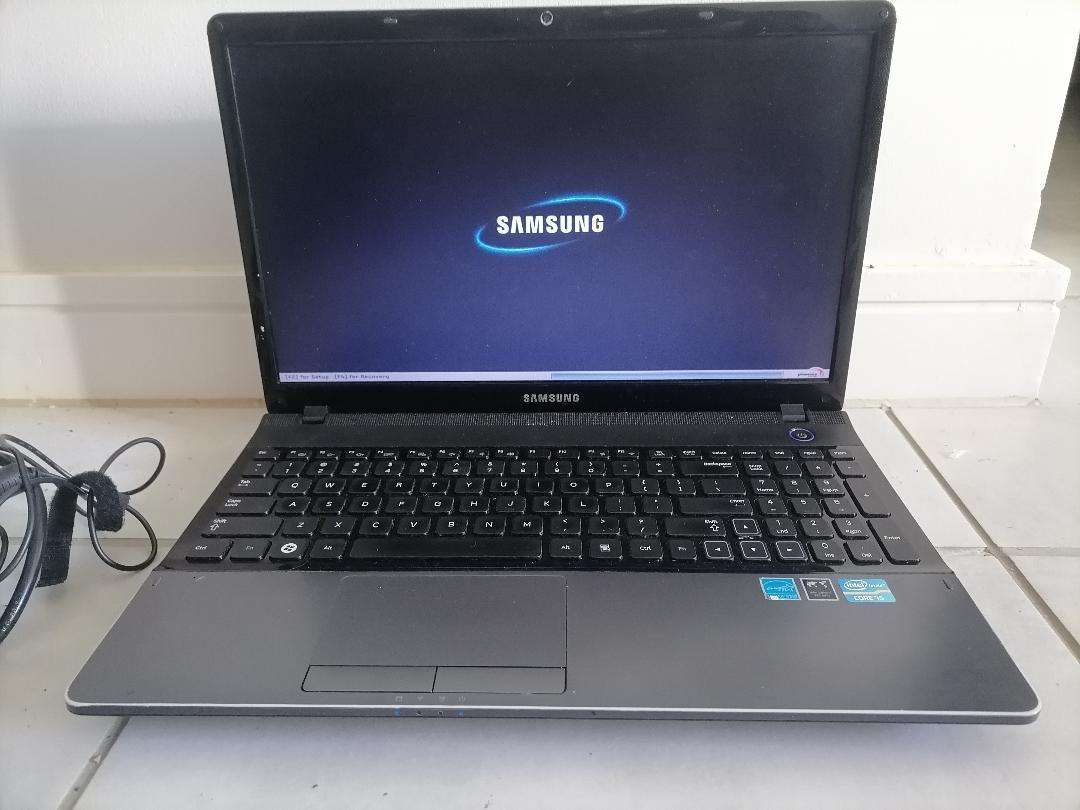 i5 Samsung NP300E5C Laptop with charger**