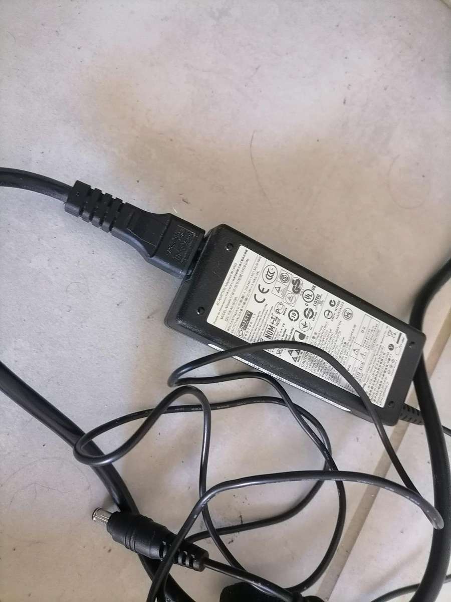 i5 Samsung NP300E5C Laptop with charger**