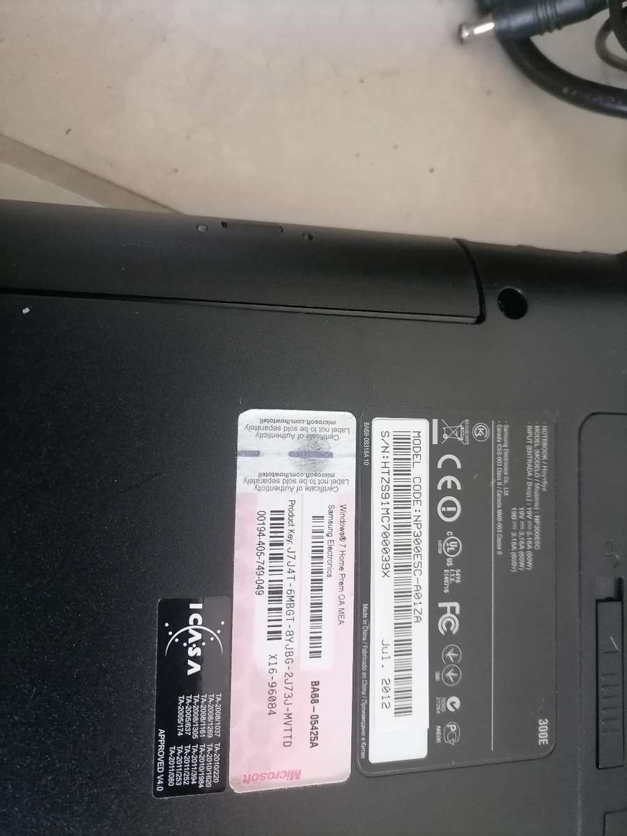 i5 Samsung NP300E5C Laptop with charger**