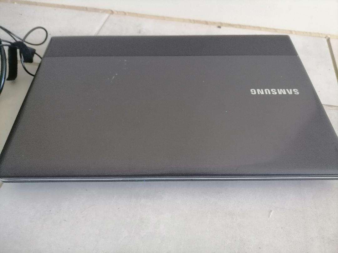 i5 Samsung NP300E5C Laptop with charger**
