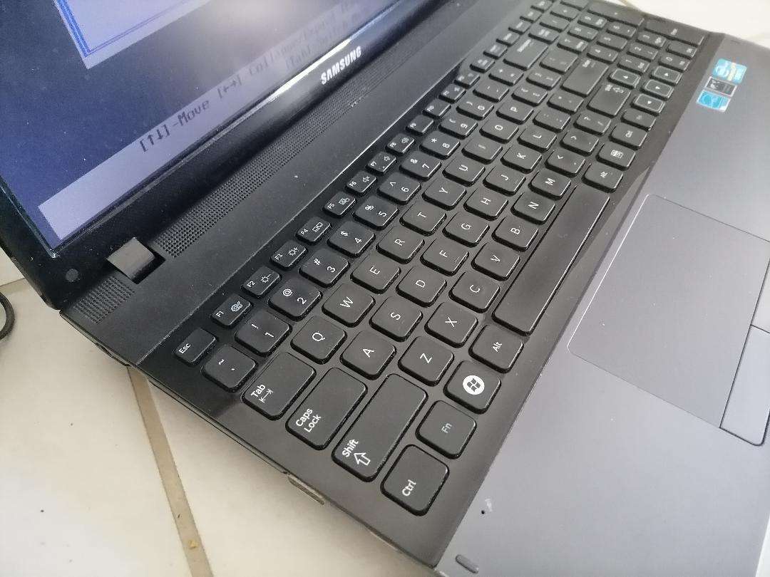 i5 Samsung NP300E5C Laptop with charger**