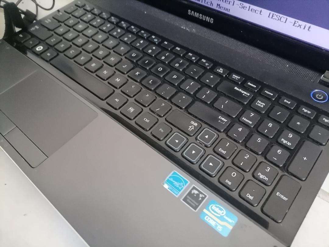 i5 Samsung NP300E5C Laptop with charger**