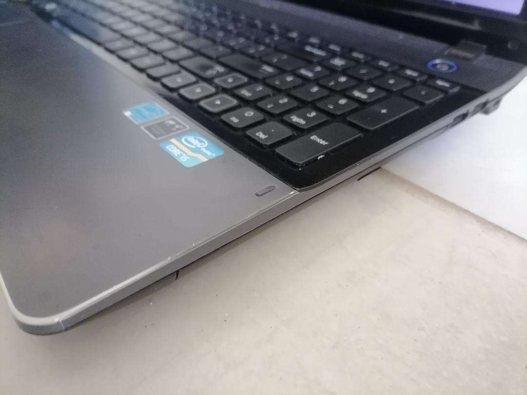 i5 Samsung NP300E5C Laptop with charger**