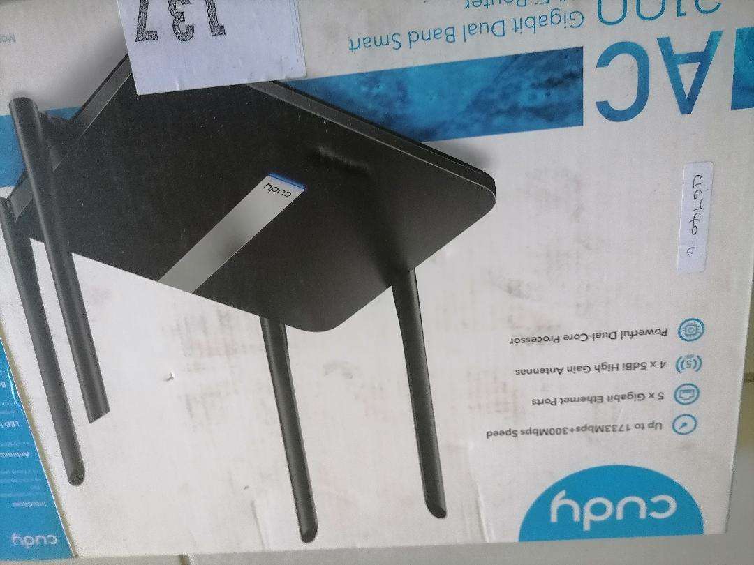 Lot of new WiFi router, Gigaport switch, Ranger extender