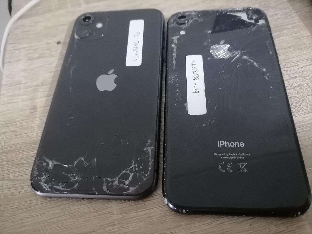 2 x APPLE IPHONES.