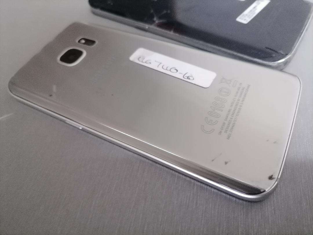 LOT OF 2 X SAMSUNG S6 CELLPHONES