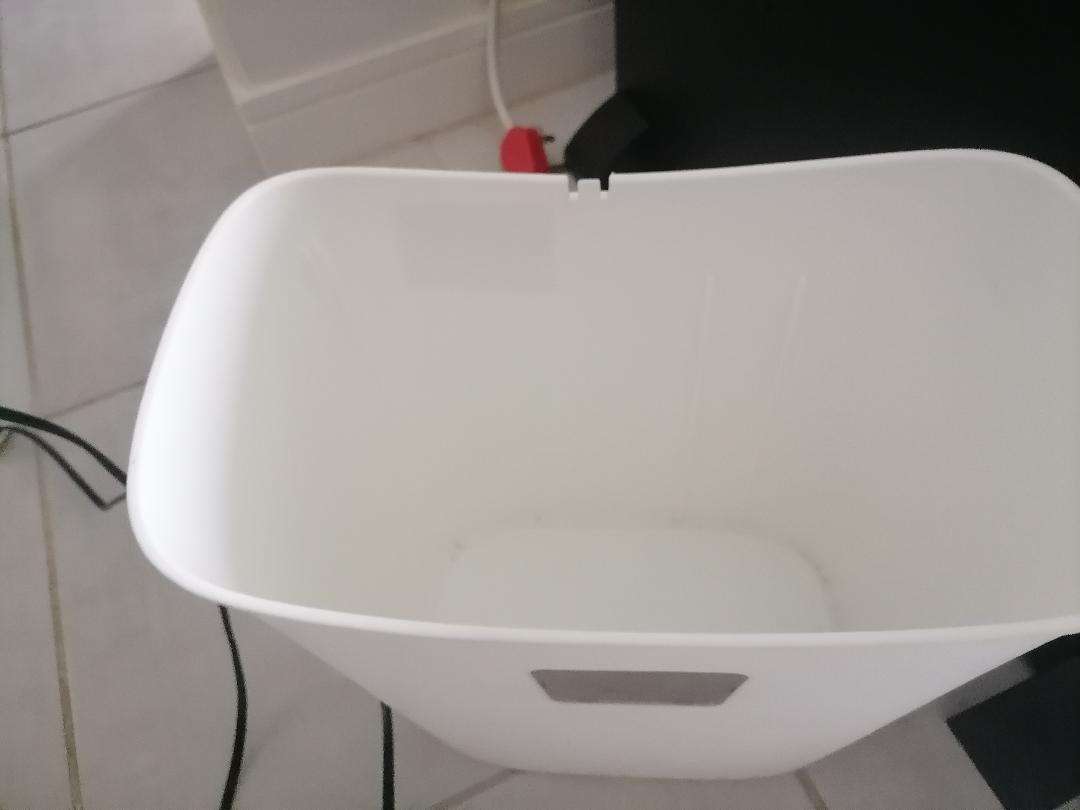 Deli S220LPS3-9 Paper Shredder 6 Sheet White