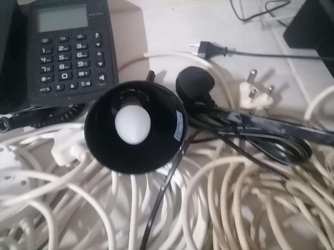 LOT OF 2 X EXTENTION CORDS AND ODDS*AS PER PICS